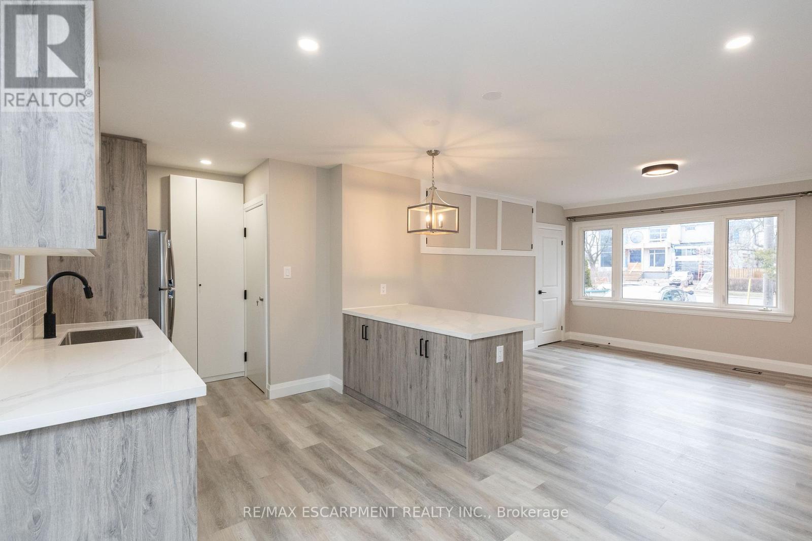 402 Third Line, Oakville, Ontario  L6L 4A5 - Photo 10 - W12918630