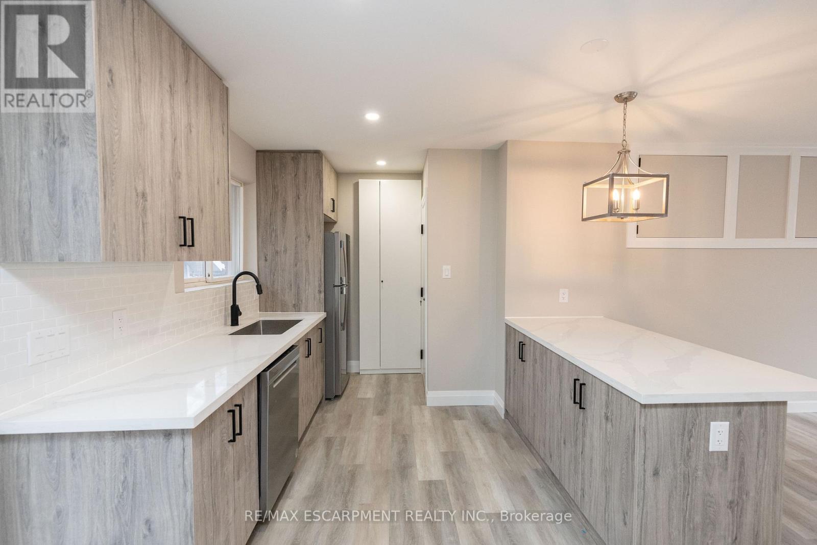 402 Third Line, Oakville, Ontario  L6L 4A5 - Photo 11 - W12918630