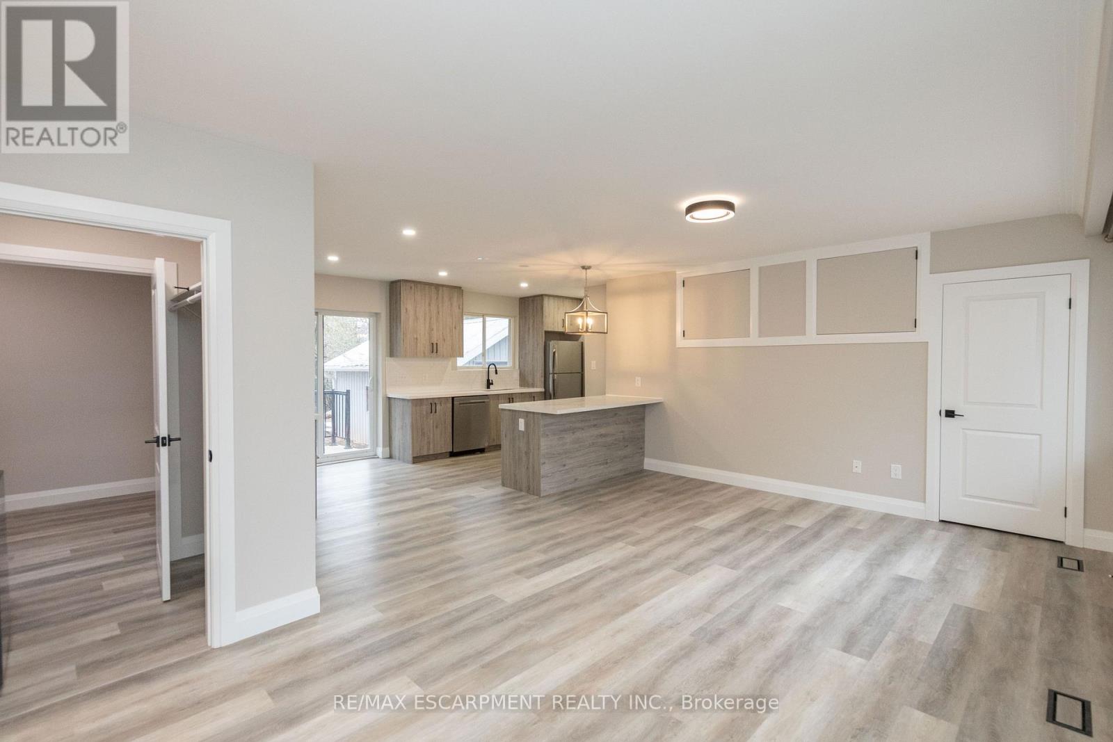 402 Third Line, Oakville, Ontario  L6L 4A5 - Photo 15 - W12918630