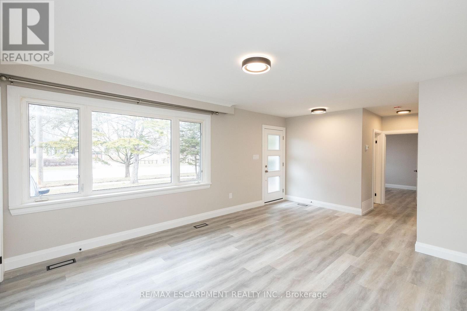 402 Third Line, Oakville, Ontario  L6L 4A5 - Photo 17 - W12918630