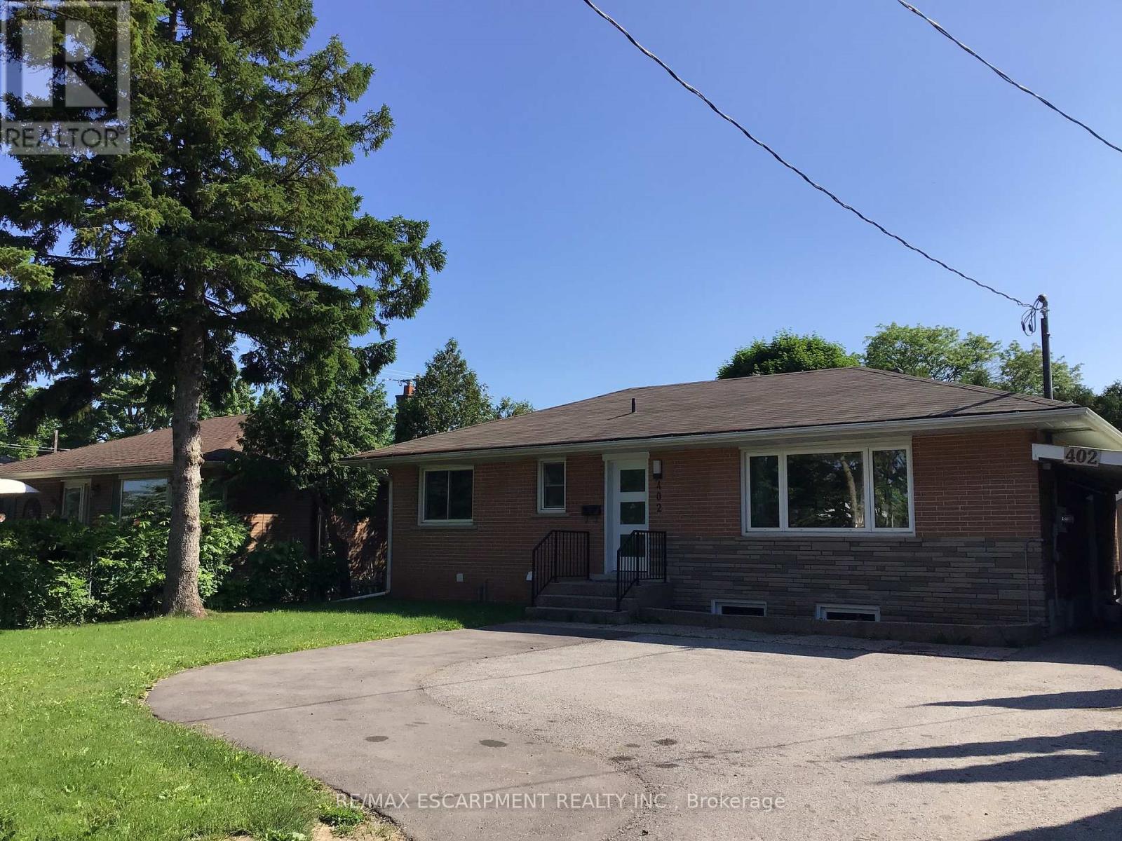 402 Third Line, Oakville, Ontario  L6L 4A5 - Photo 2 - W12918630