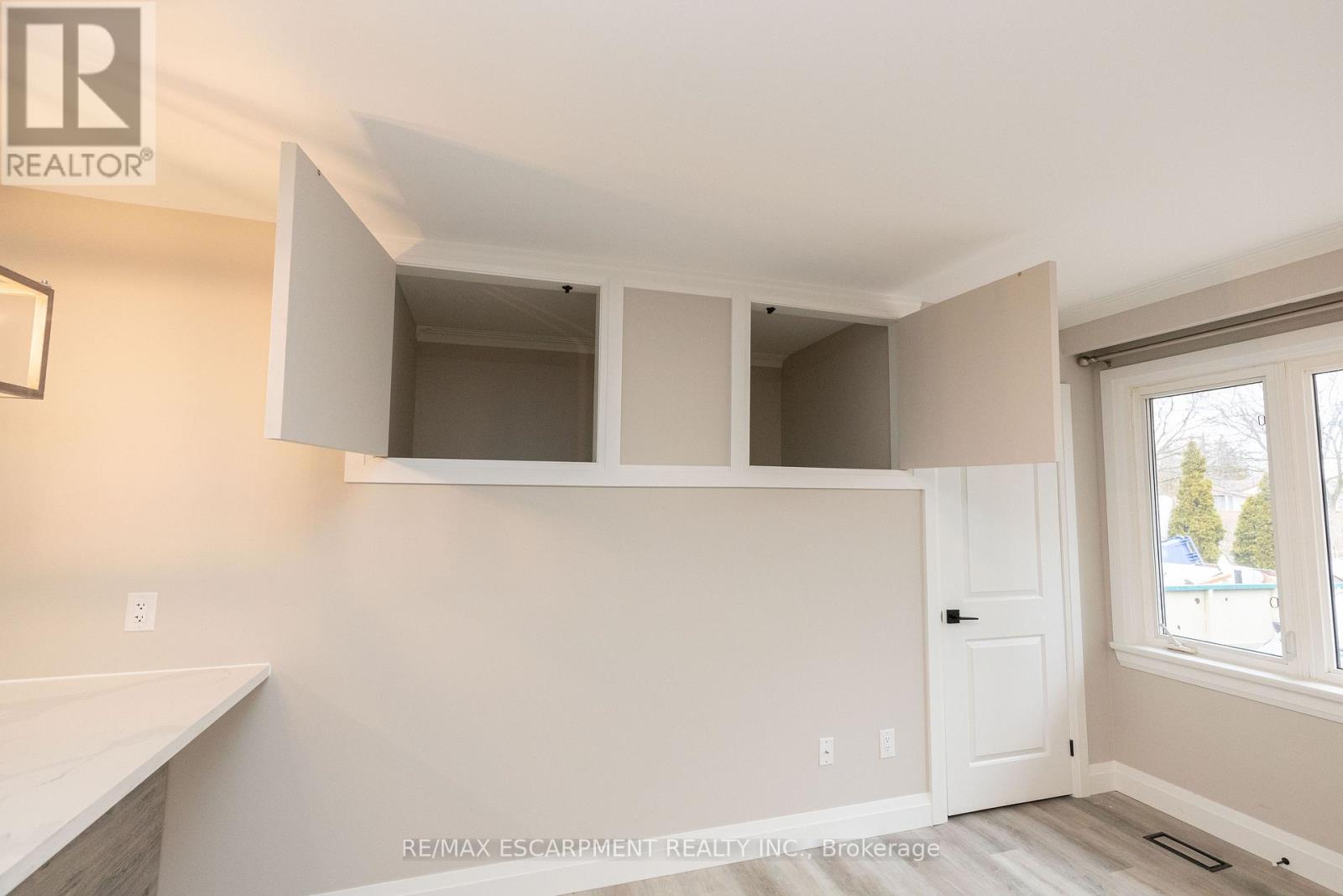 402 Third Line, Oakville, Ontario  L6L 4A5 - Photo 20 - W12918630