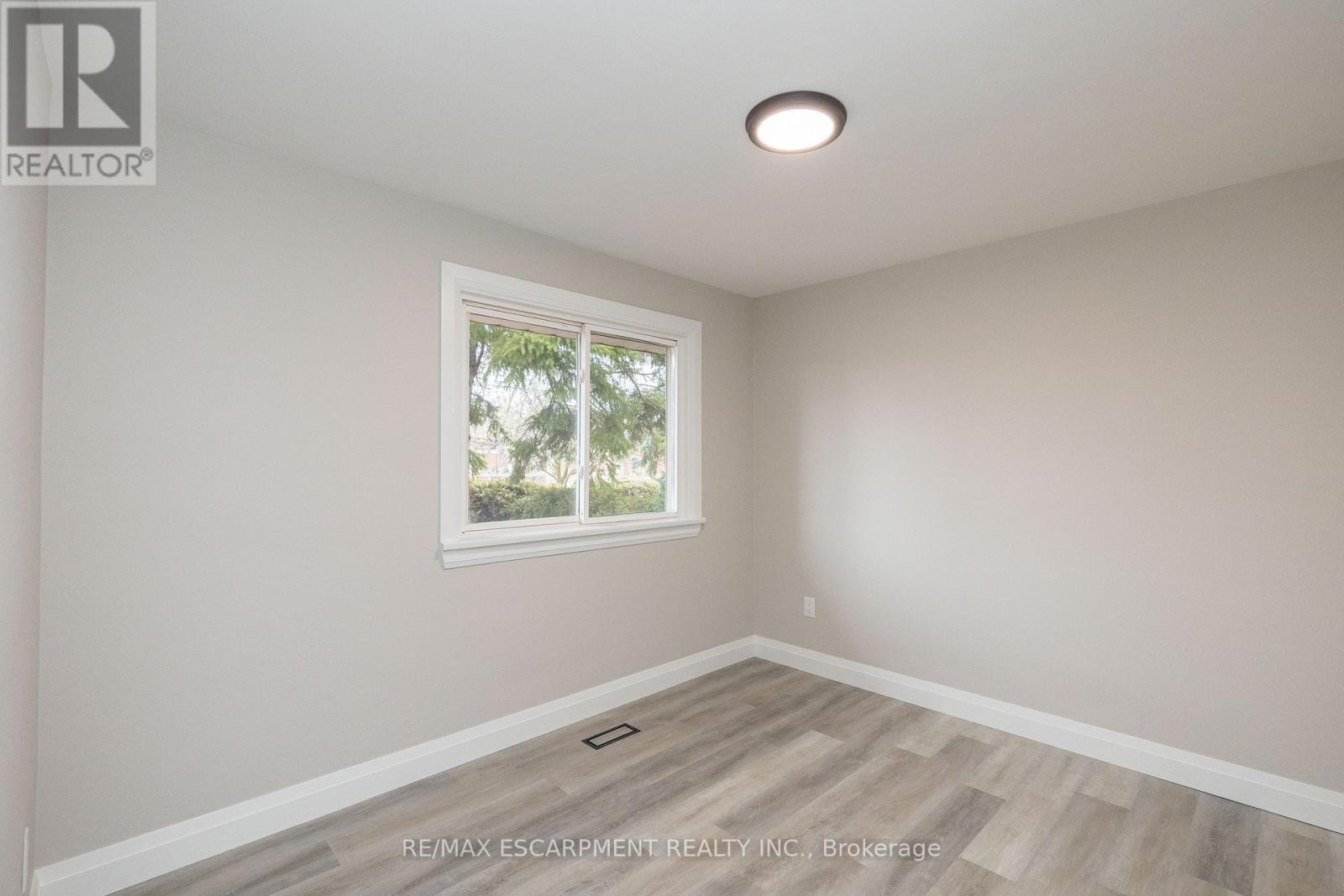 402 Third Line, Oakville, Ontario  L6L 4A5 - Photo 22 - W12918630