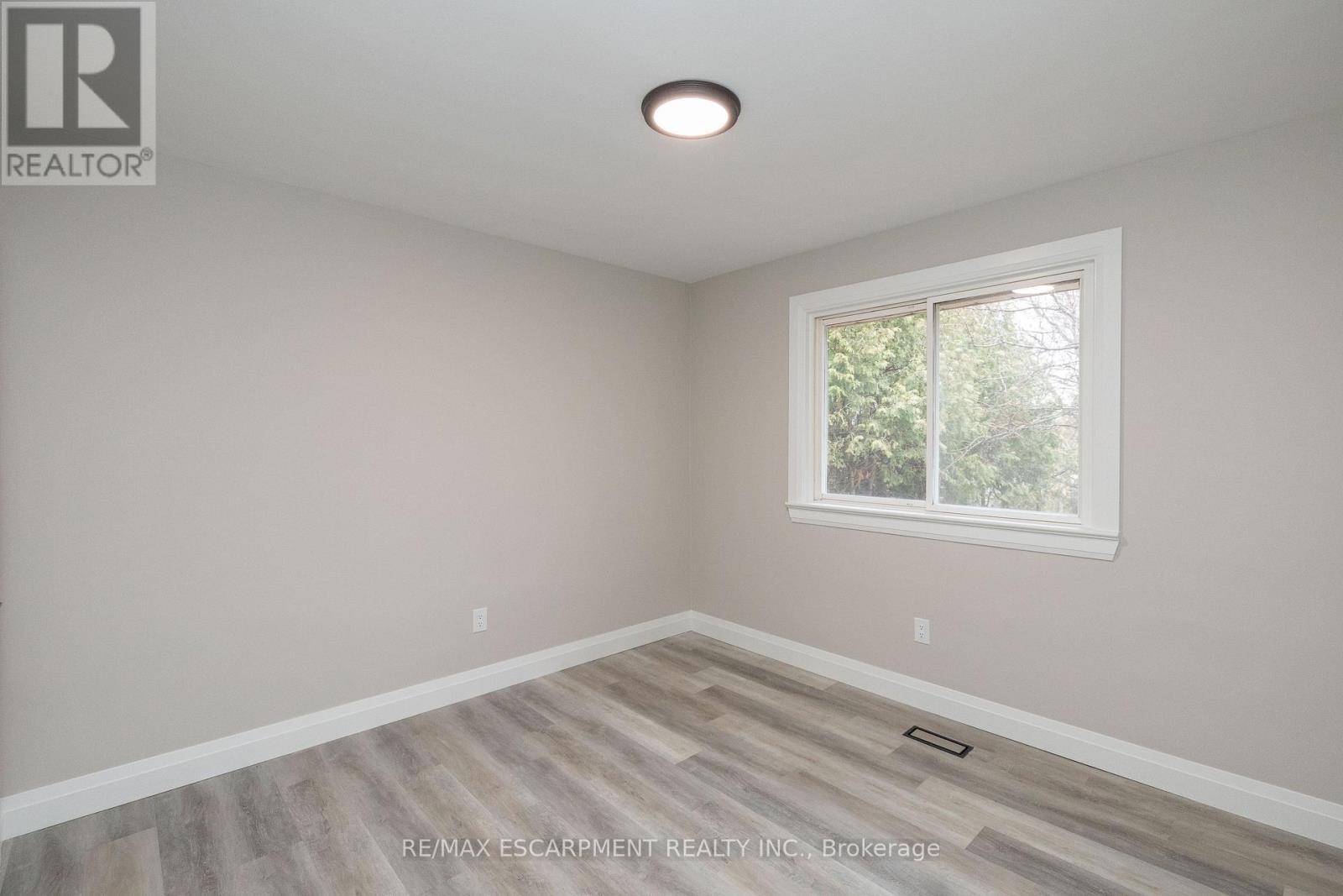 402 Third Line, Oakville, Ontario  L6L 4A5 - Photo 26 - W12918630