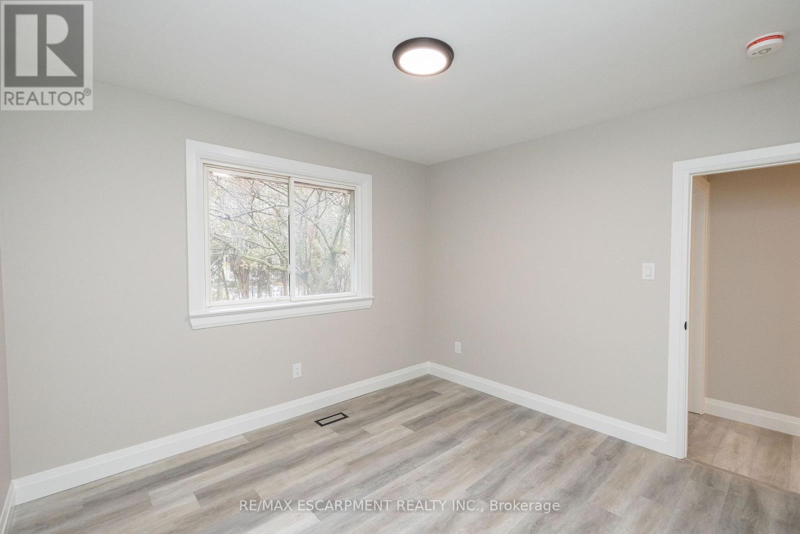 402 Third Line, Oakville, Ontario  L6L 4A5 - Photo 28 - W12918630