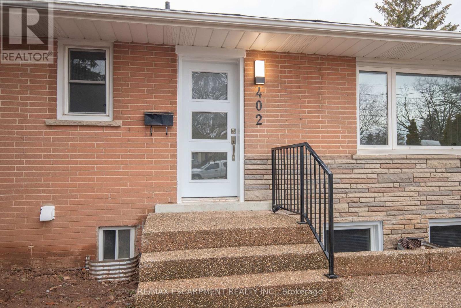 402 Third Line, Oakville, Ontario  L6L 4A5 - Photo 3 - W12918630