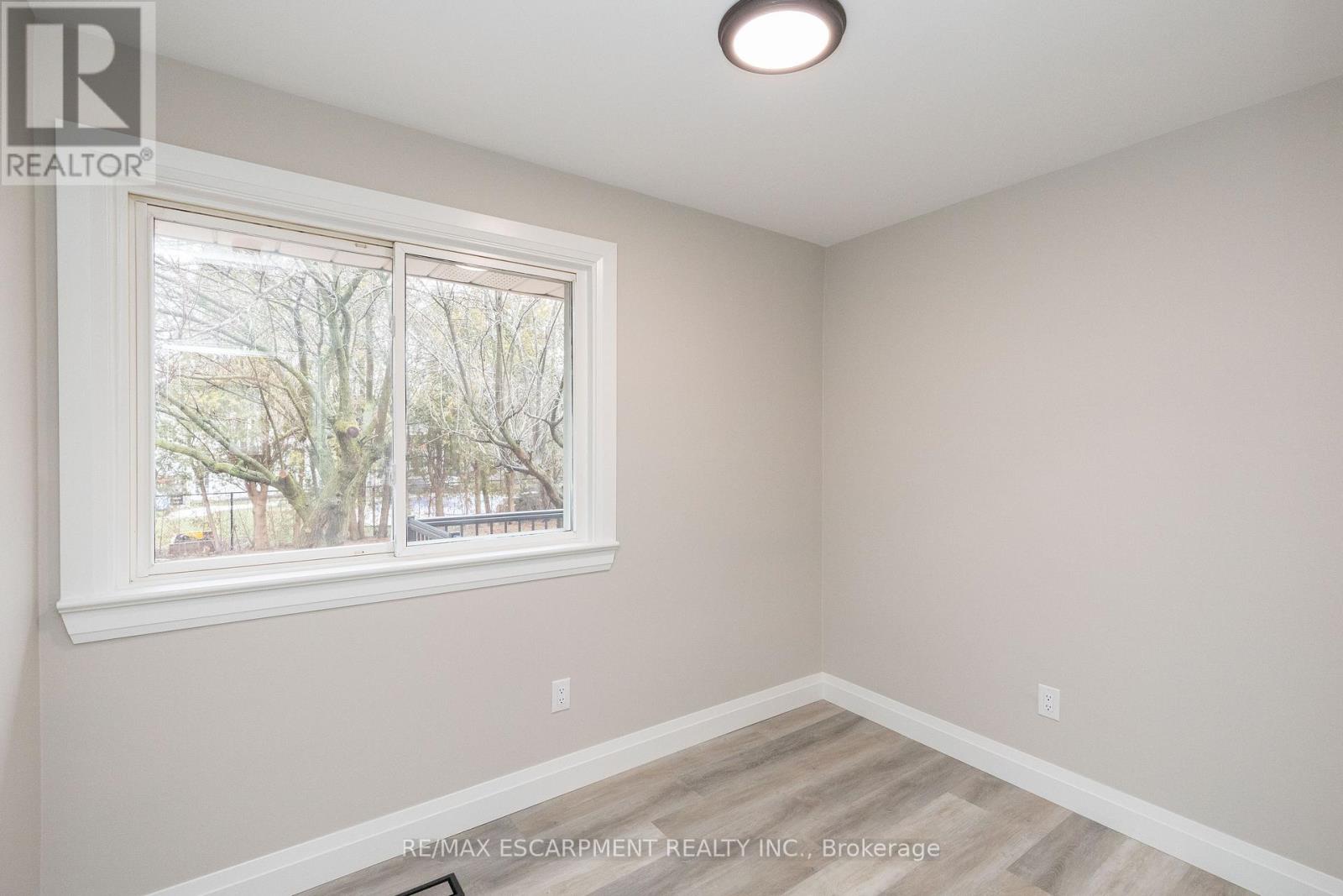 402 Third Line, Oakville, Ontario  L6L 4A5 - Photo 30 - W12918630