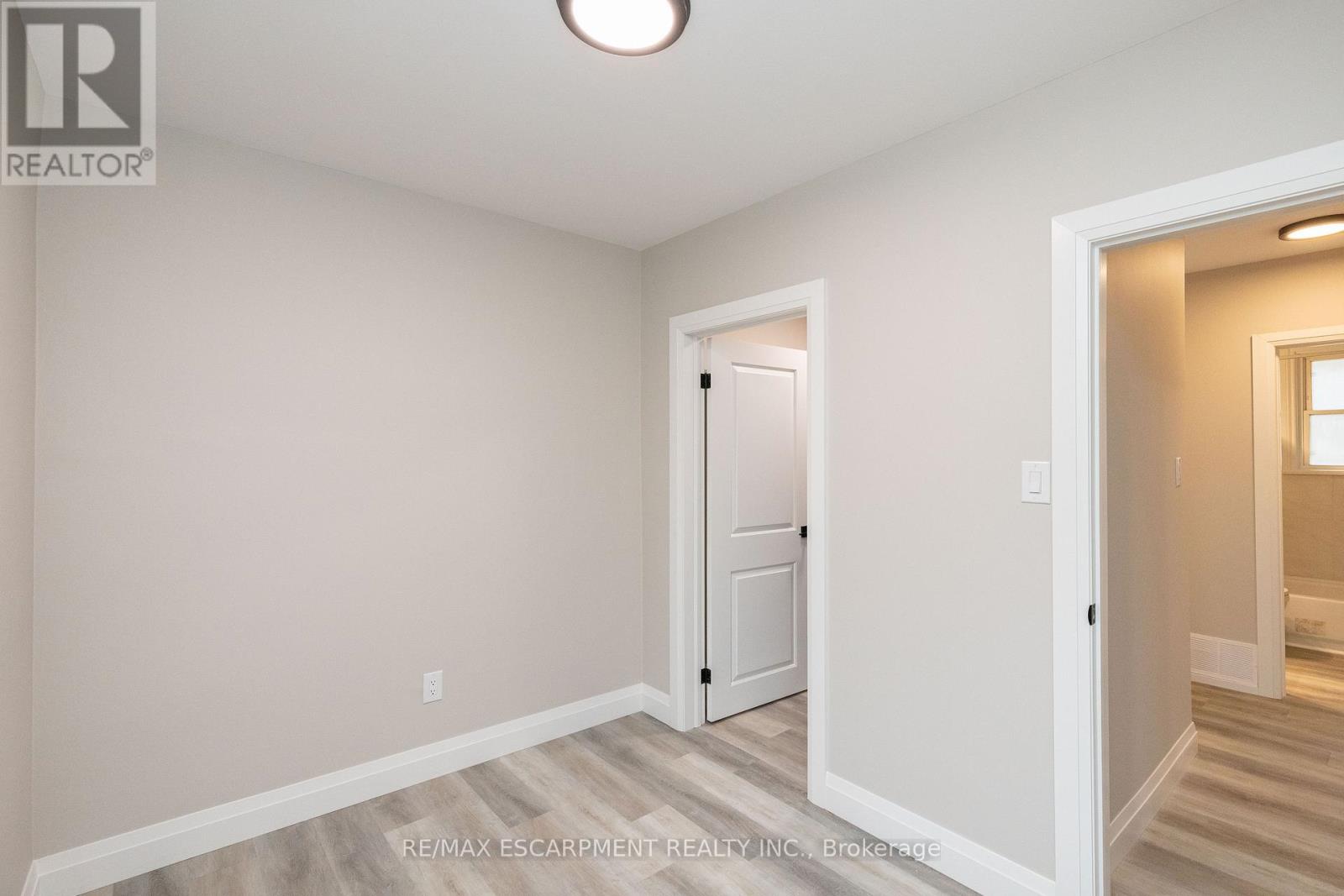 402 Third Line, Oakville, Ontario  L6L 4A5 - Photo 31 - W12918630