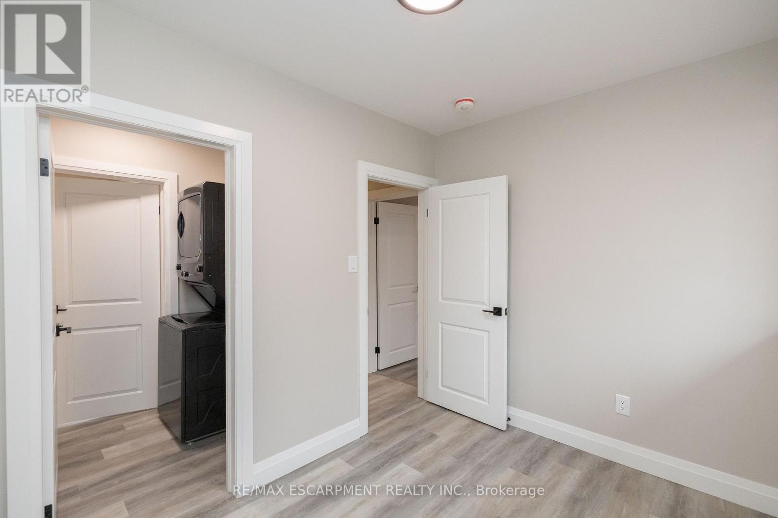 402 Third Line, Oakville, Ontario  L6L 4A5 - Photo 32 - W12918630