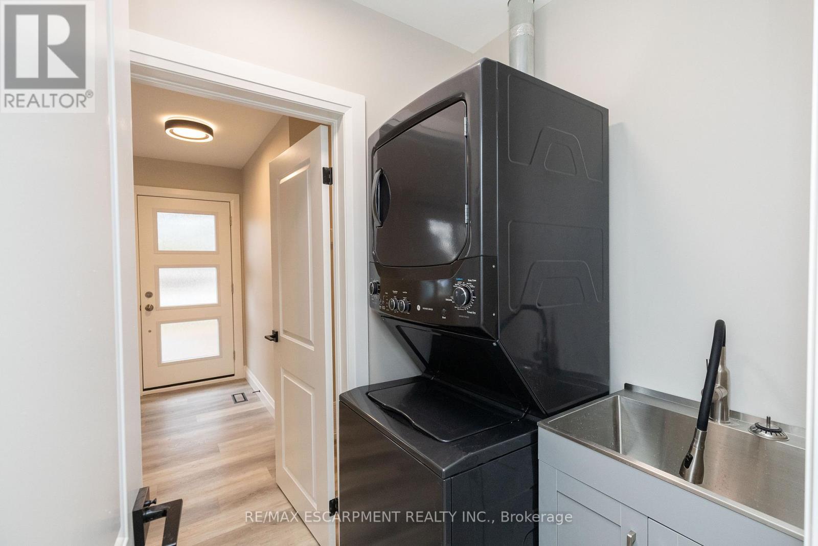 402 Third Line, Oakville, Ontario  L6L 4A5 - Photo 34 - W12918630