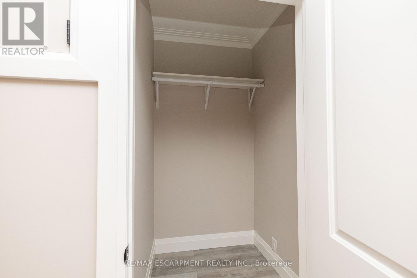 402 Third Line, Oakville, Ontario  L6L 4A5 - Photo 36 - W12918630