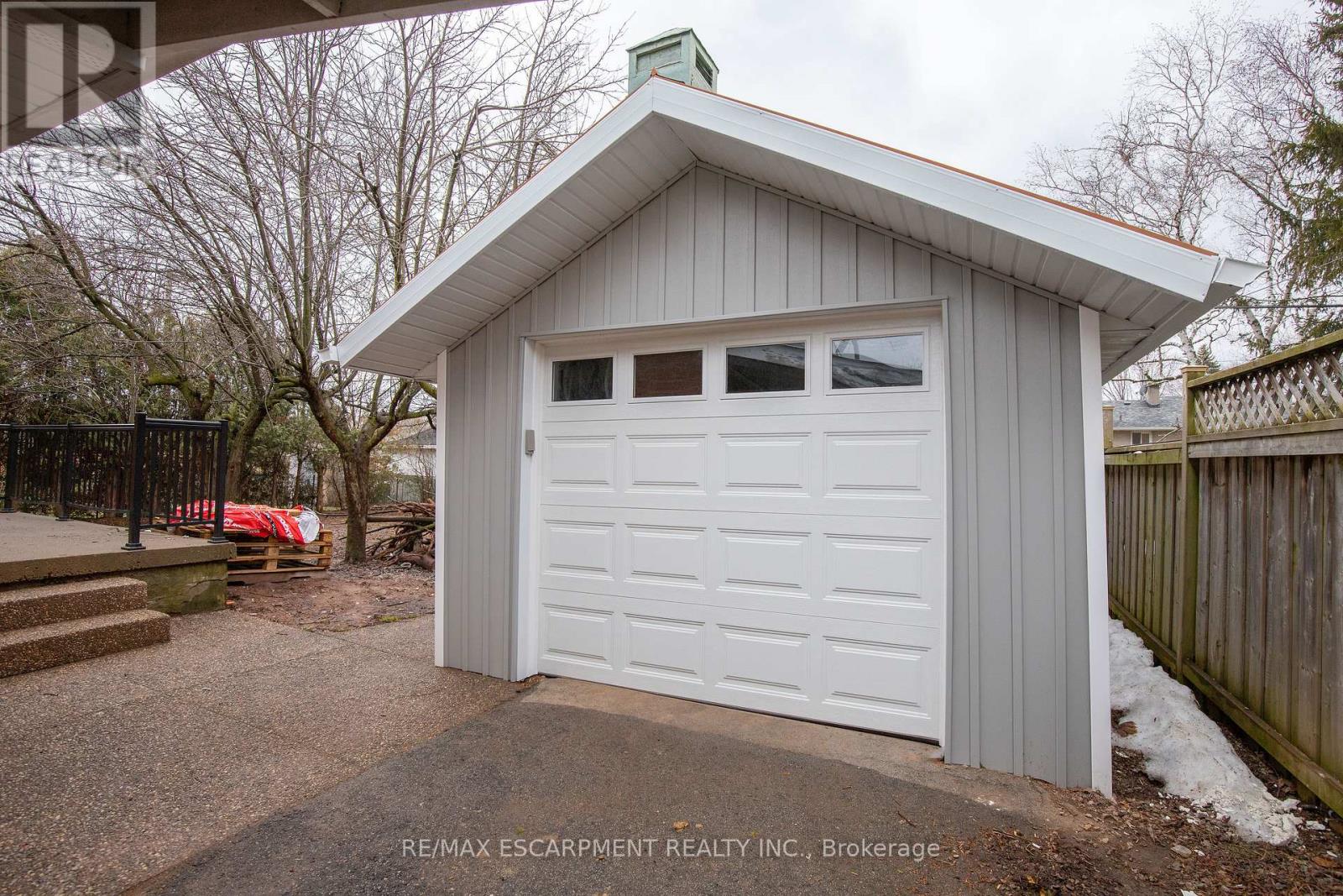 402 Third Line, Oakville, Ontario  L6L 4A5 - Photo 37 - W12918630