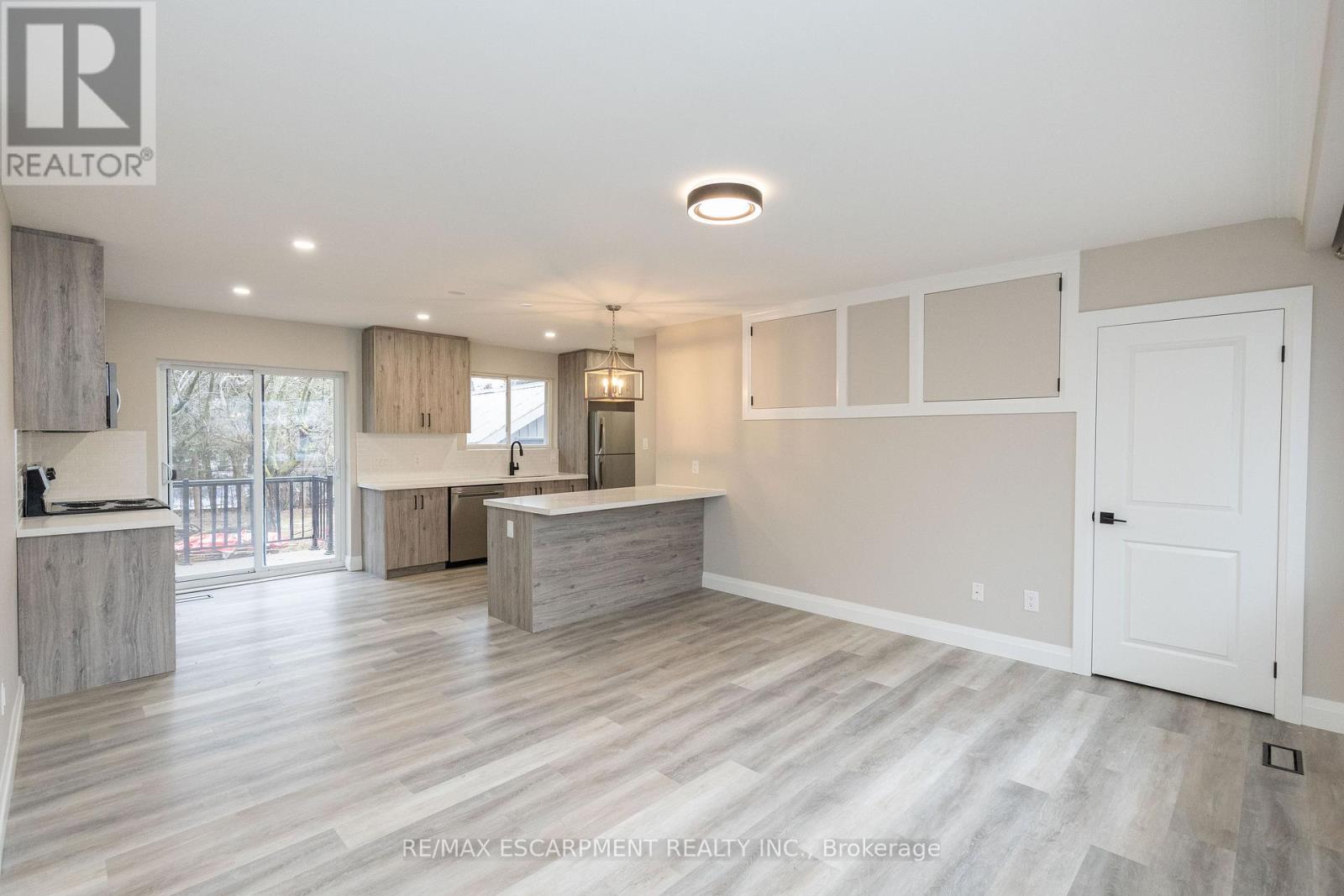 402 Third Line, Oakville, Ontario  L6L 4A5 - Photo 4 - W12918630