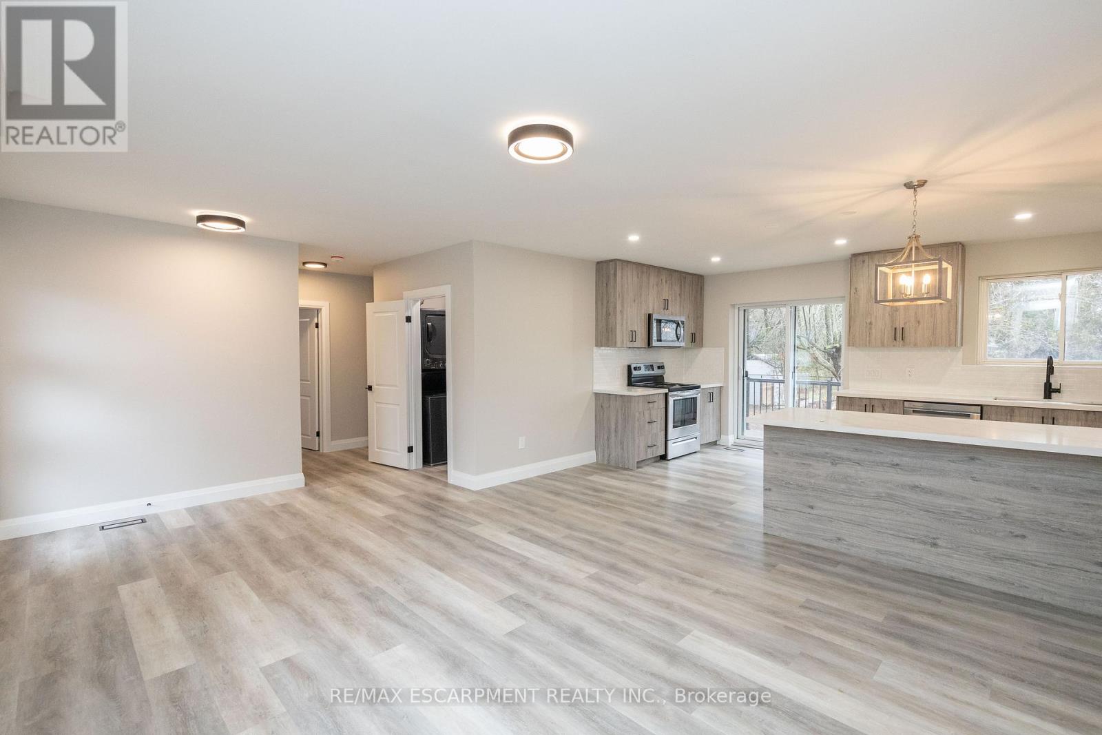 402 Third Line, Oakville, Ontario  L6L 4A5 - Photo 5 - W12918630