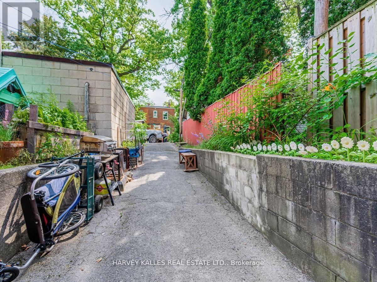 103 & 105 Gilmour Avenue, Toronto, Ontario  M6P 3B2 - Photo 37 - W12918646