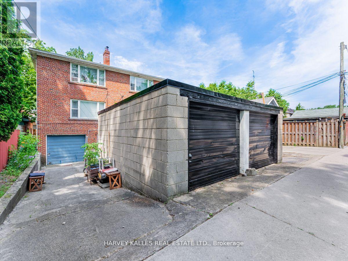 103 & 105 Gilmour Avenue, Toronto, Ontario  M6P 3B2 - Photo 39 - W12918646