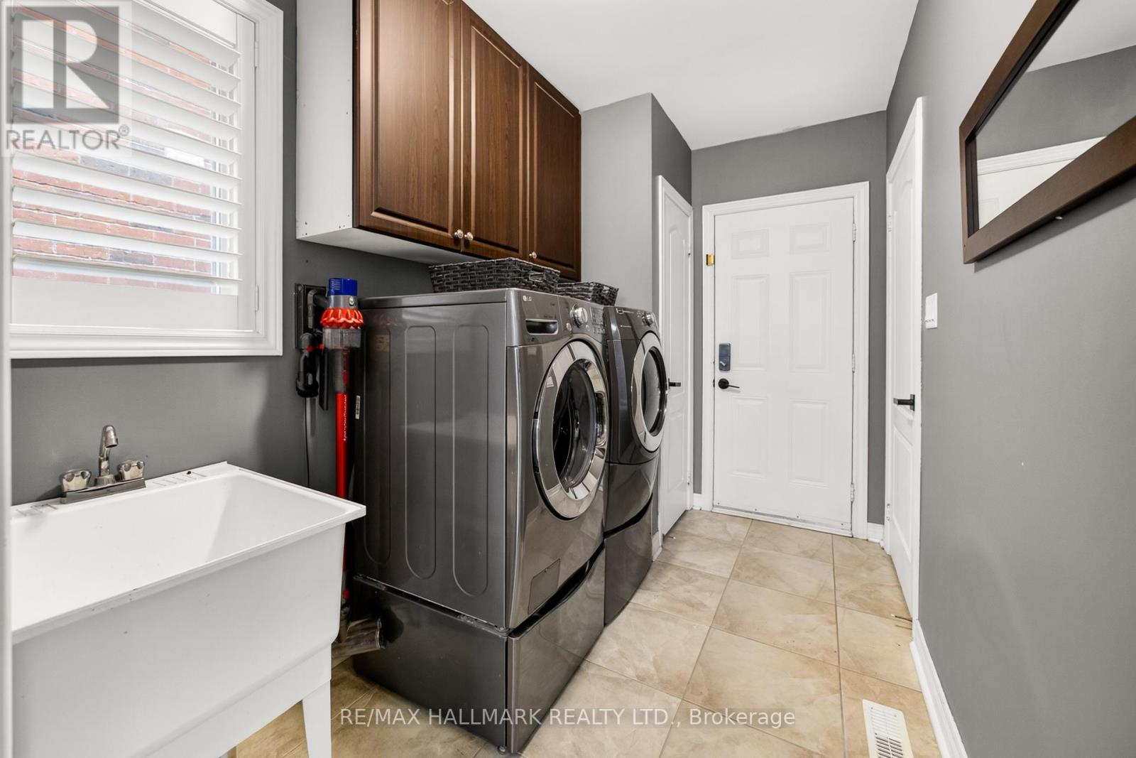 358 Malboeuf Court, Milton, Ontario  L9T 7Y3 - Photo 21 - W12918656