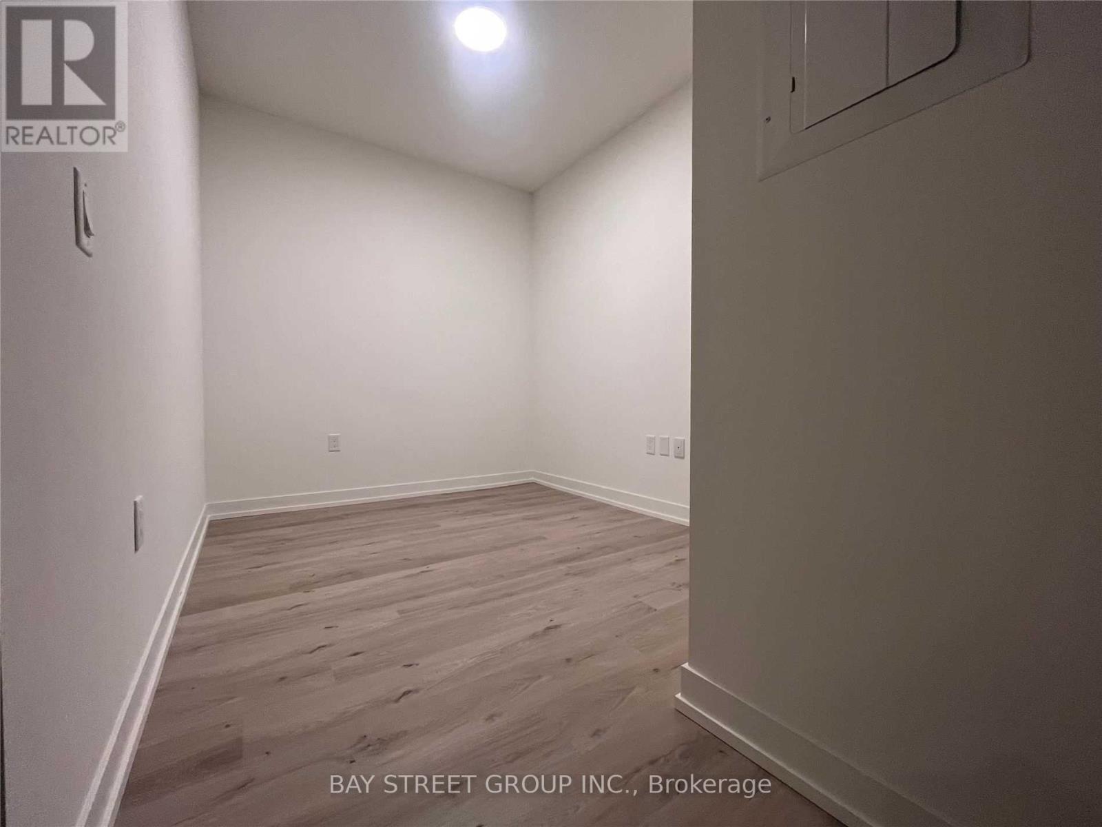 2204 - 3900 Confederation Parkway, Mississauga, Ontario  L5B 0M3 - Photo 18 - W12918680