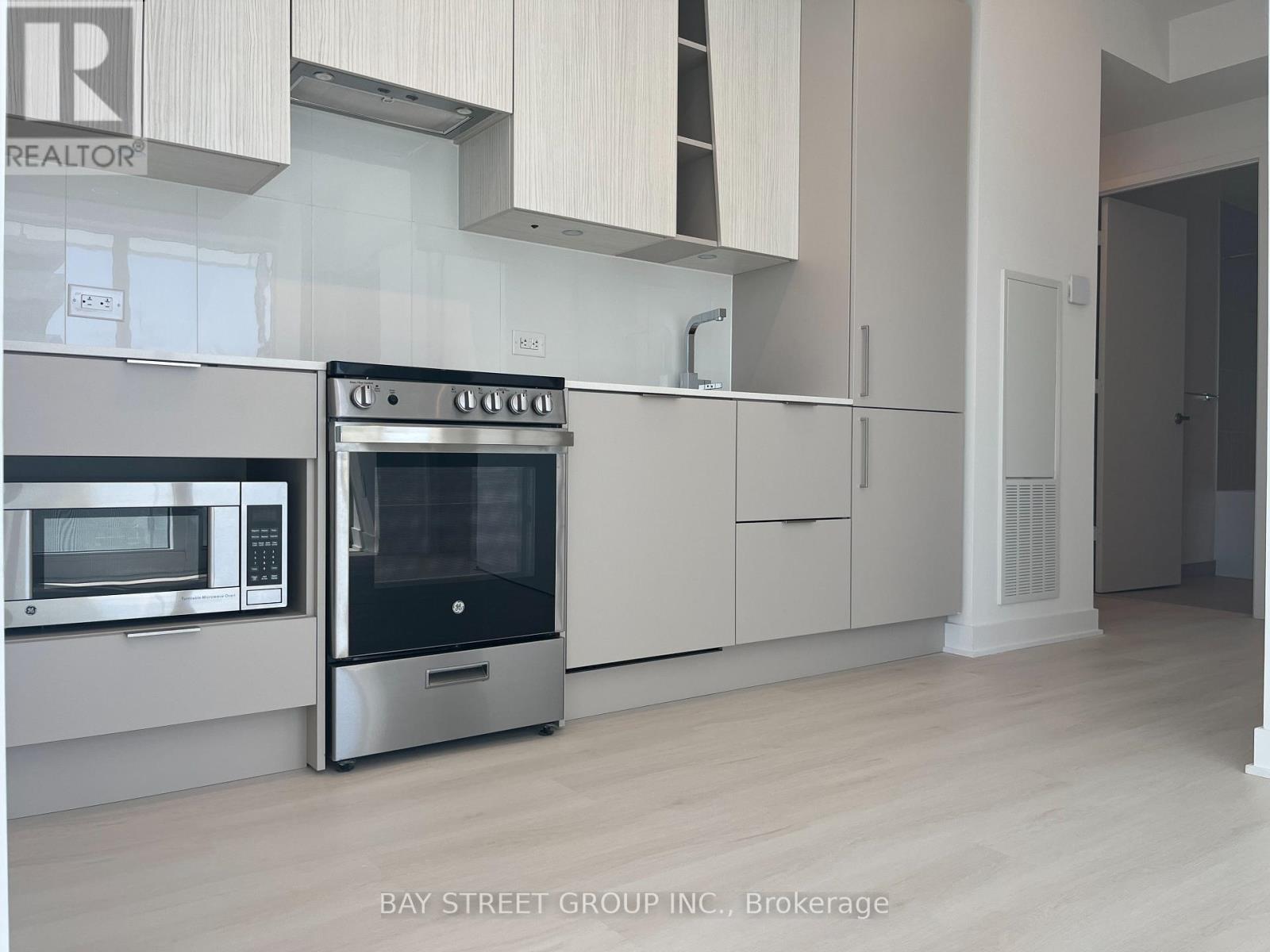 2204 - 3900 Confederation Parkway, Mississauga, Ontario  L5B 0M3 - Photo 7 - W12918680