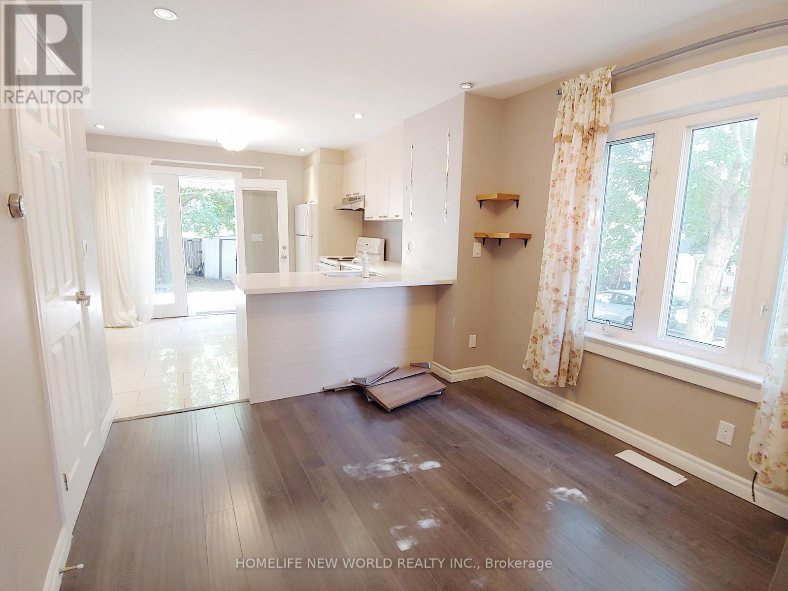 Main - 35 East Lynn Avenue, Toronto, Ontario  M4C 3X3 - Photo 3 - E12918710