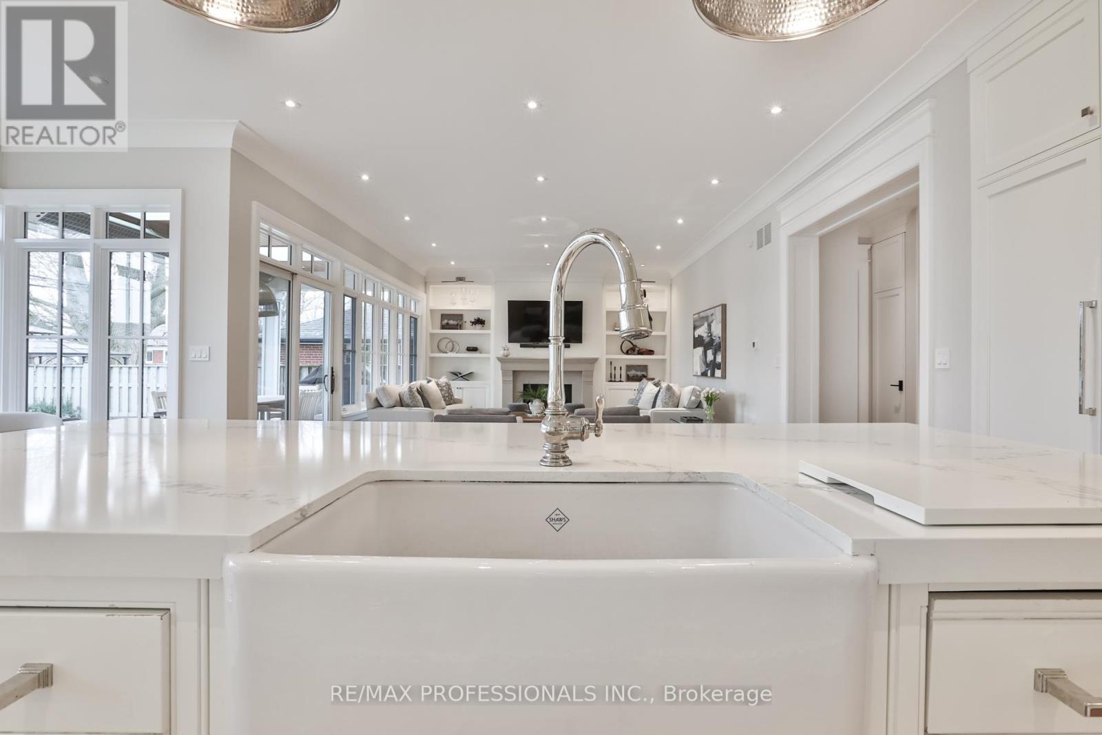 51 Saybrook Avenue, Toronto, Ontario  M8Z 2V6 - Photo 11 - W12918564