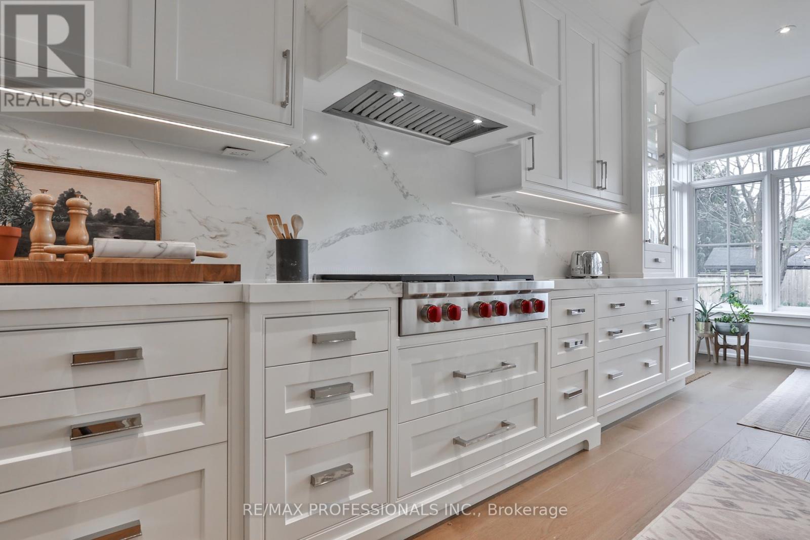 51 Saybrook Avenue, Toronto, Ontario  M8Z 2V6 - Photo 13 - W12918564