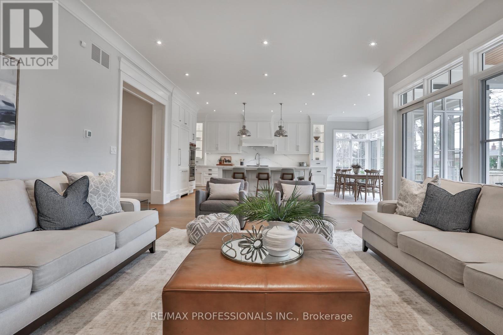 51 Saybrook Avenue, Toronto, Ontario  M8Z 2V6 - Photo 7 - W12918564