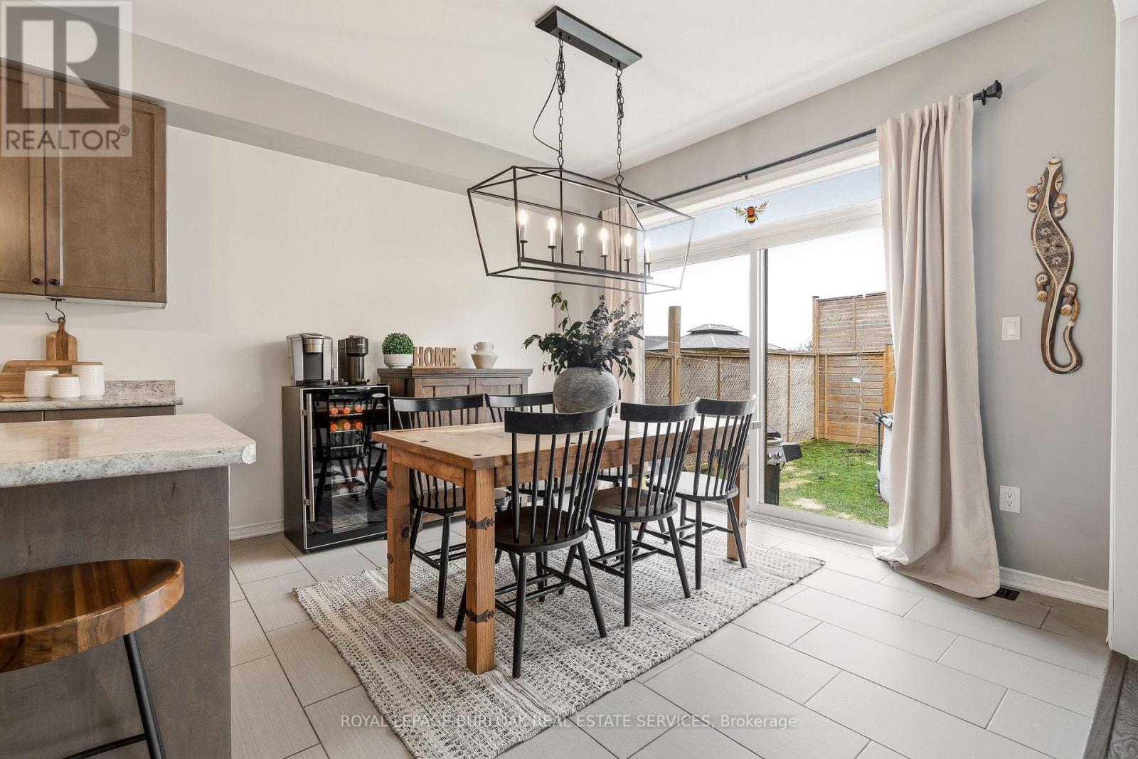 105 Larry Crescent, Haldimand, Ontario  N3W 0B2 - Photo 11 - X12918530