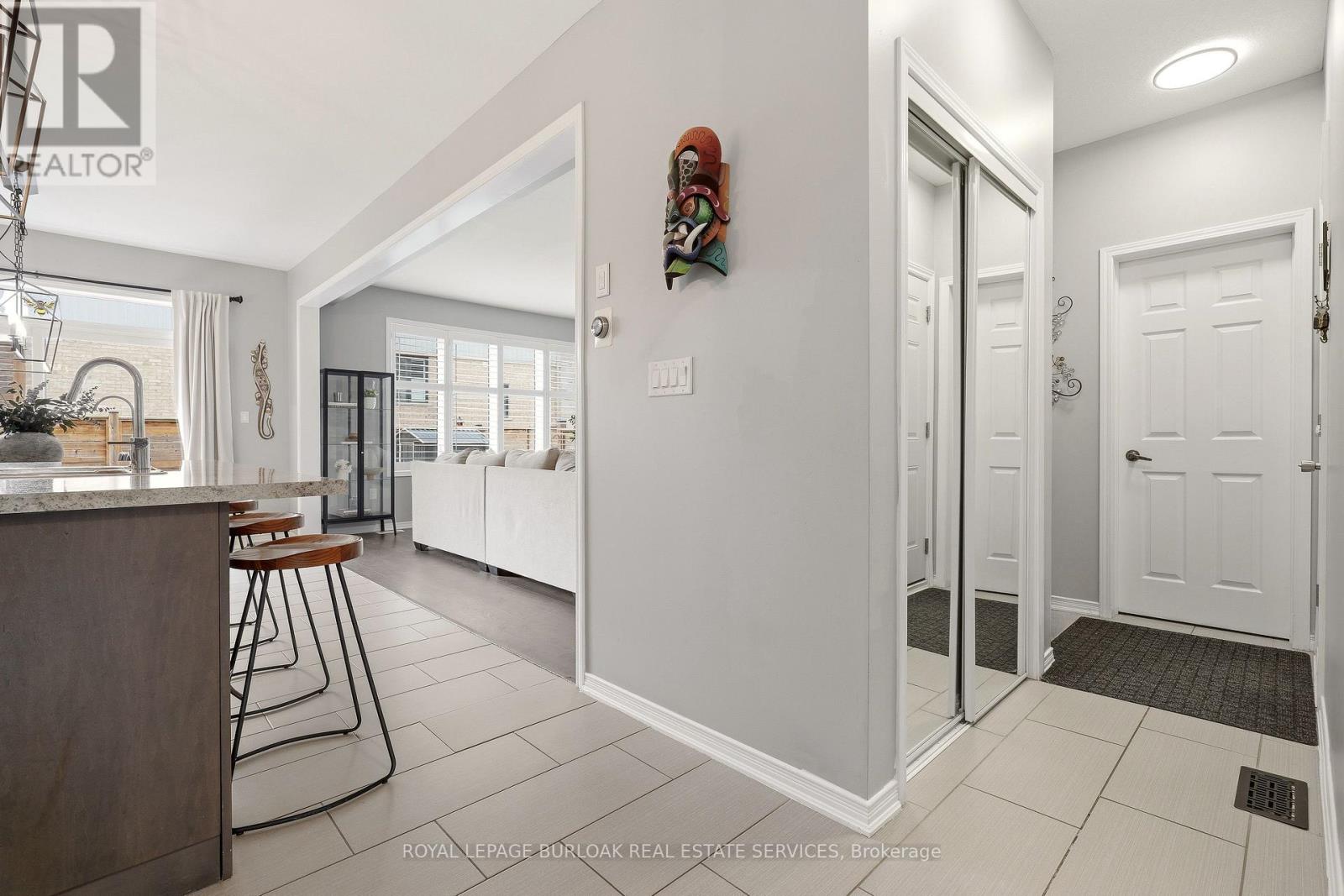 105 Larry Crescent, Haldimand, Ontario  N3W 0B2 - Photo 16 - X12918530