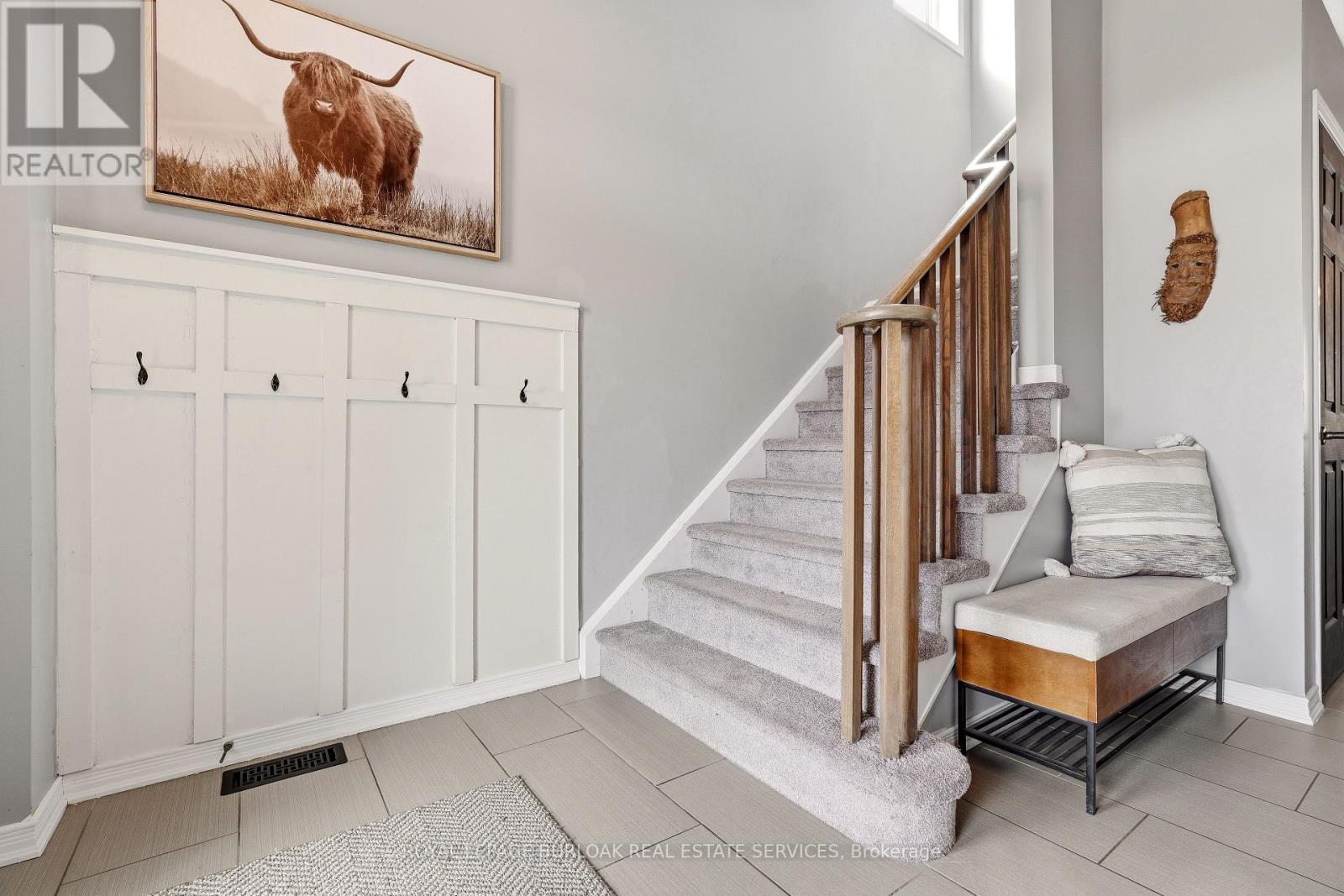 105 Larry Crescent, Haldimand, Ontario  N3W 0B2 - Photo 4 - X12918530