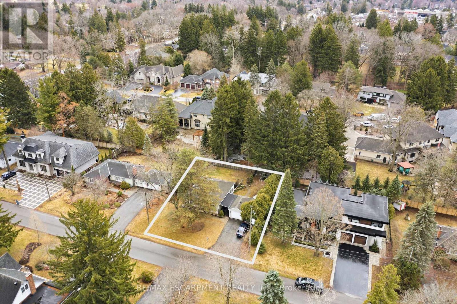 38 Parker Avenue, Hamilton, Ontario  L9G 1A7 - Photo 3 - X12918588