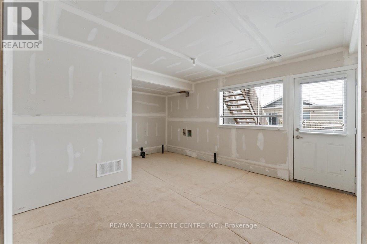 39 Denistoun Street, Welland, Ontario  L3C 0H6 - Photo 39 - X12918660