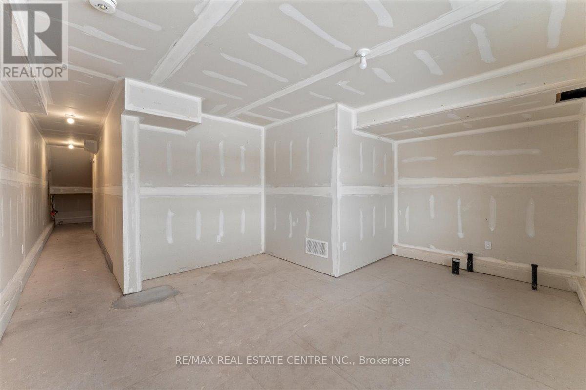 39 Denistoun Street, Welland, Ontario  L3C 0H6 - Photo 40 - X12918660