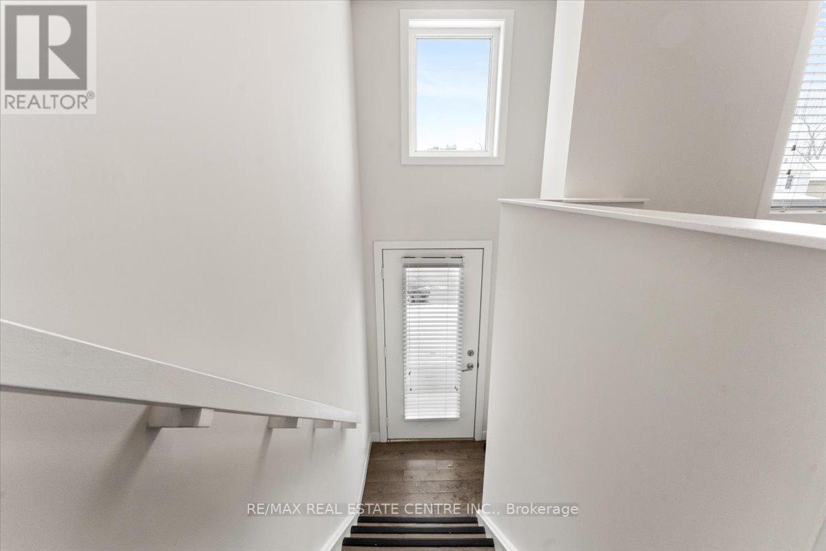 39 Denistoun Street, Welland, Ontario  L3C 0H6 - Photo 5 - X12918660