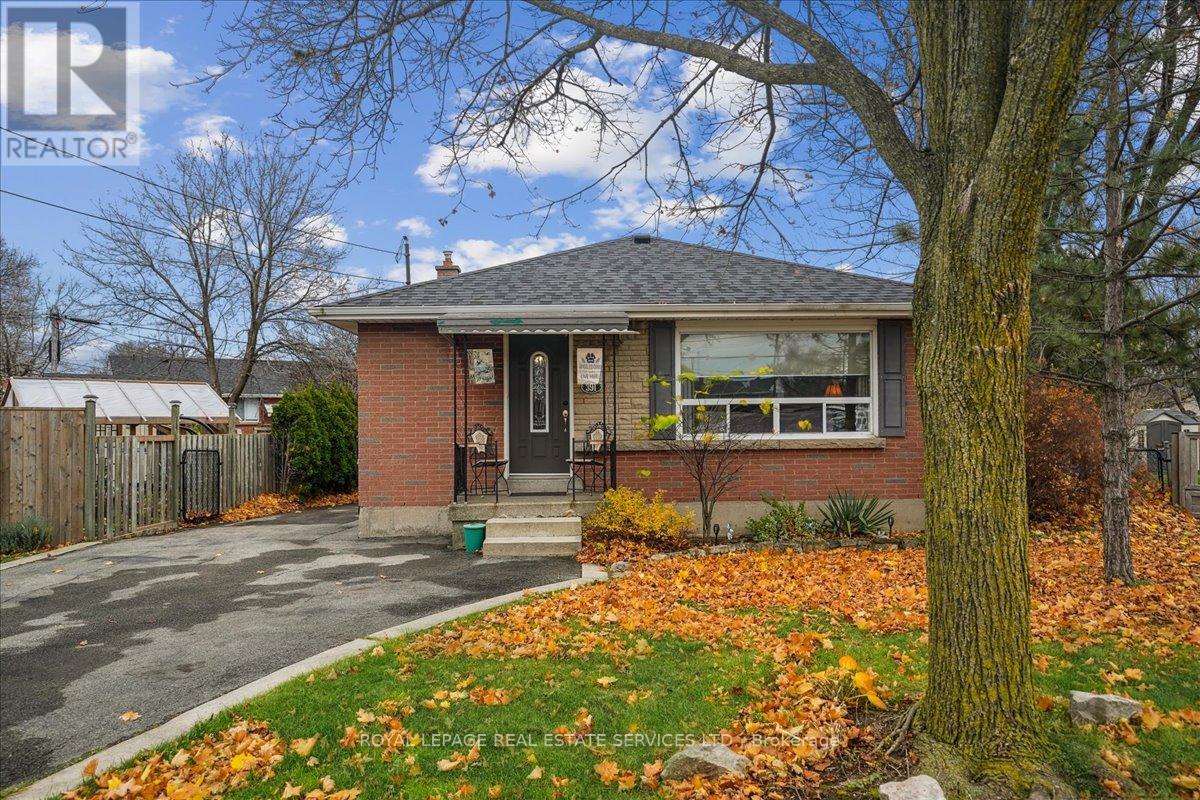 391 East 16th Street, Hamilton (Hill Park), Ontario  L9A 4K4 - Photo 2 - X12918694