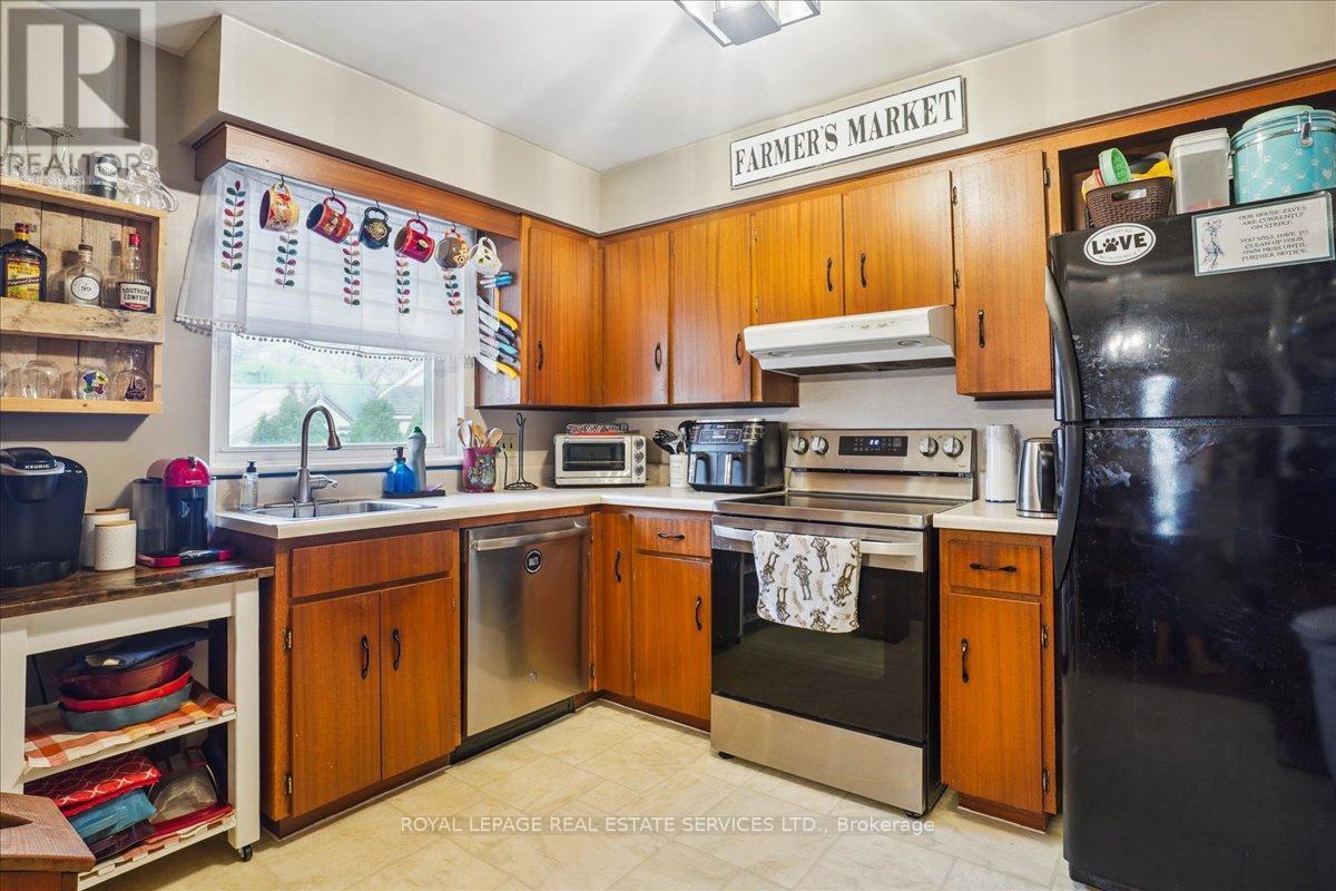 391 East 16th Street, Hamilton (Hill Park), Ontario  L9A 4K4 - Photo 6 - X12918694