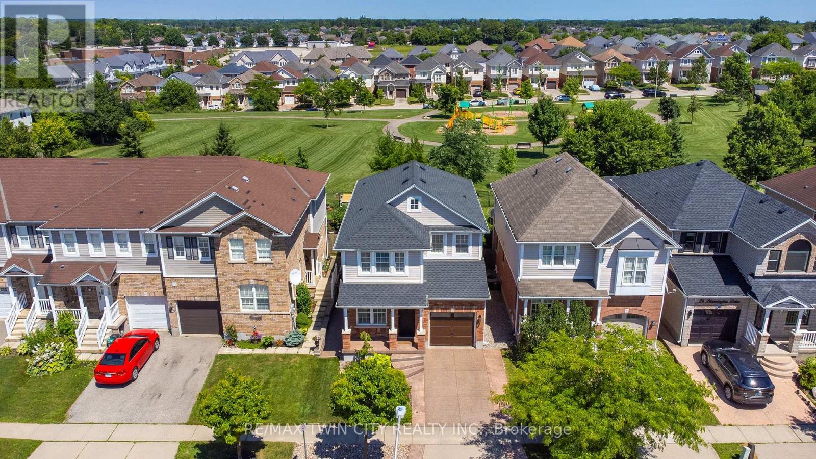 32 BLOOMINGTON DRIVE, Cambridge, Ontario