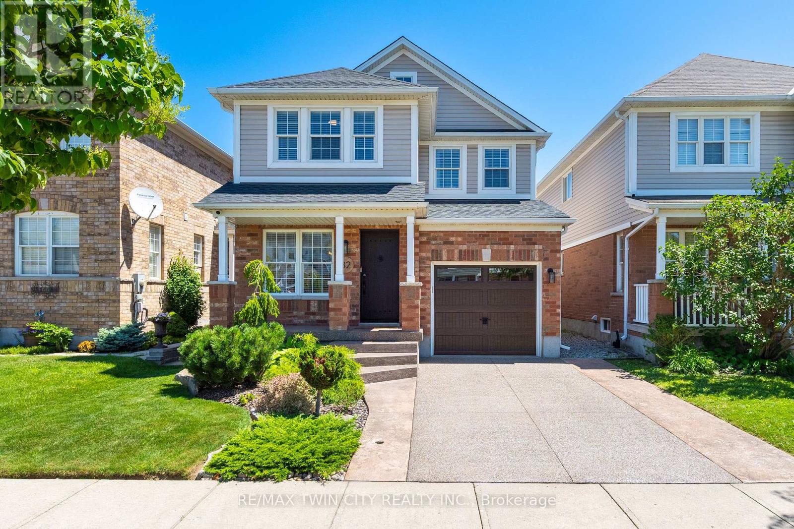 32 Bloomington Drive, Cambridge, Ontario  N1P 1J4 - Photo 2 - X12918716