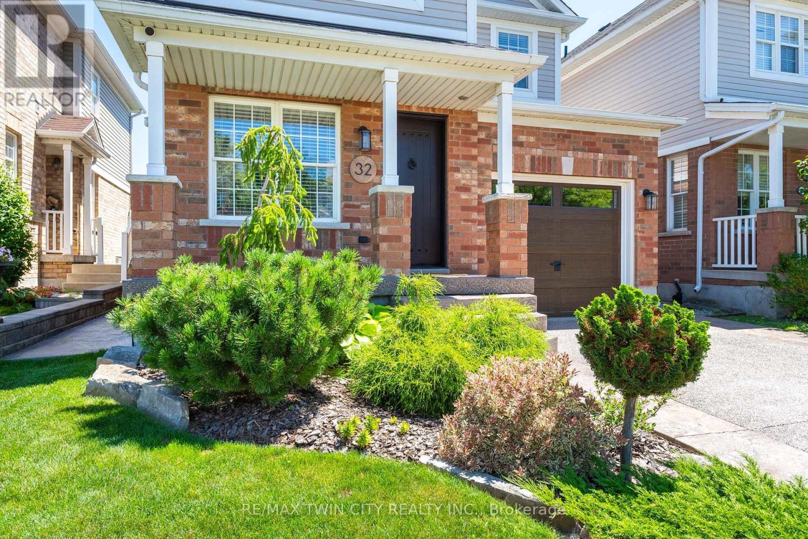 32 Bloomington Drive, Cambridge, Ontario  N1P 1J4 - Photo 4 - X12918716