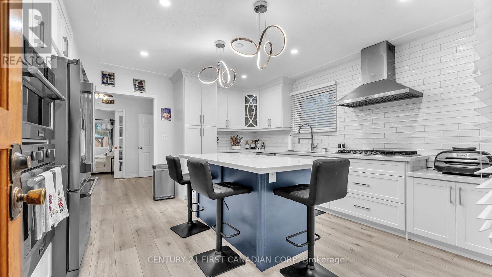 Photo 3 of 23 for 74 Manitoulin Drive