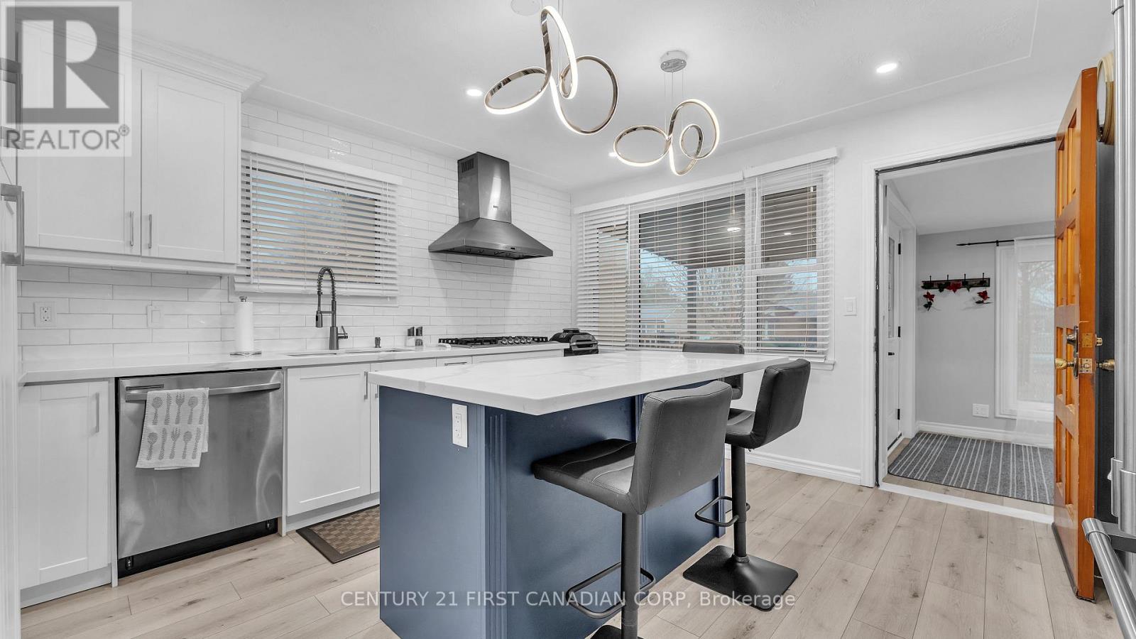 Photo 4 of 23 for 74 Manitoulin Drive