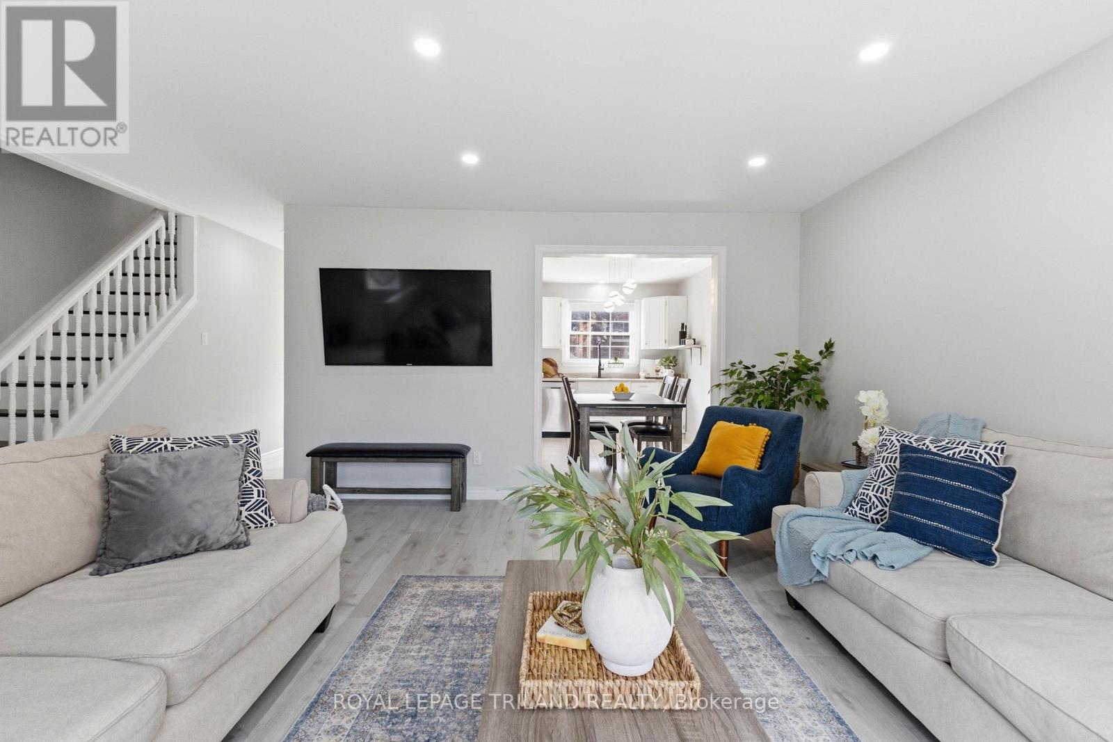 374 Homestead Court, London North, Ontario  N6G 2E9 - Photo 11 - X12918946