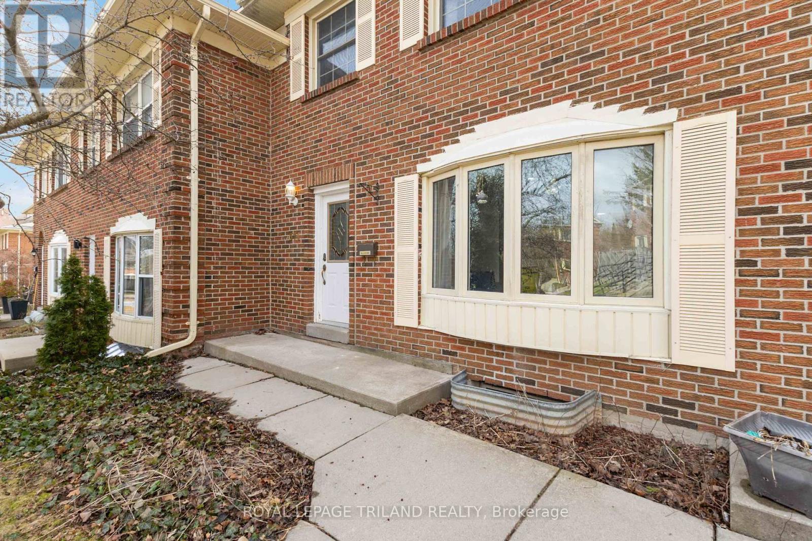 374 Homestead Court, London North, Ontario  N6G 2E9 - Photo 4 - X12918946