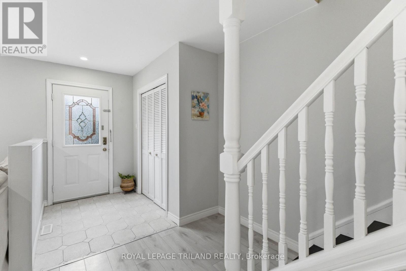 374 Homestead Court, London North, Ontario  N6G 2E9 - Photo 5 - X12918946