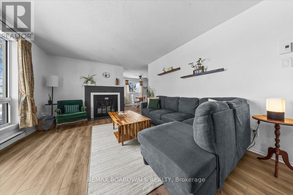 46a - 802 St. Andre Drive, Ottawa, Ontario  K1C 4R3 - Photo 5 - X12918912