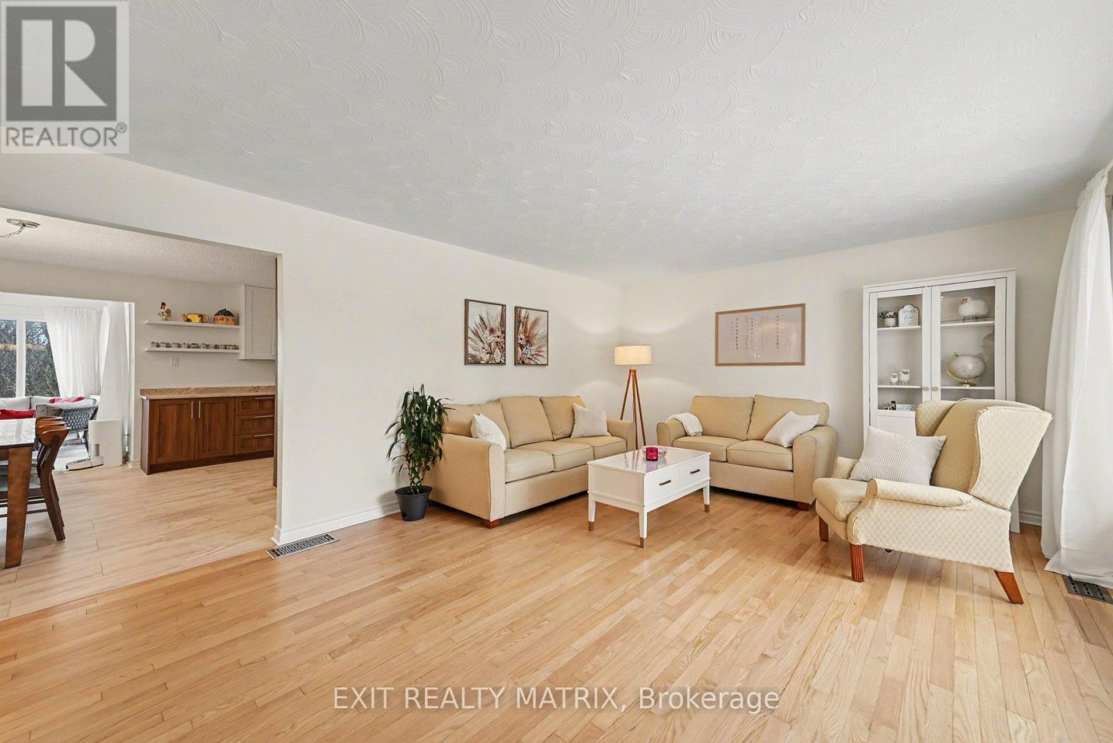 25 Blais Street, Russell, Ontario  K0A 1W0 - Photo 2 - X12918952