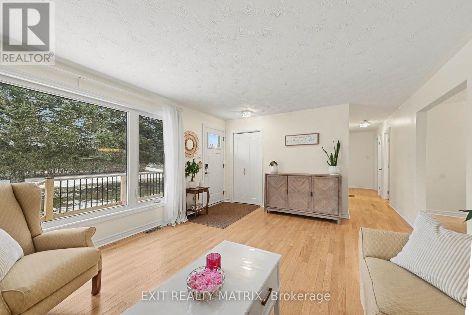 25 Blais Street, Russell, Ontario  K0A 1W0 - Photo 3 - X12918952