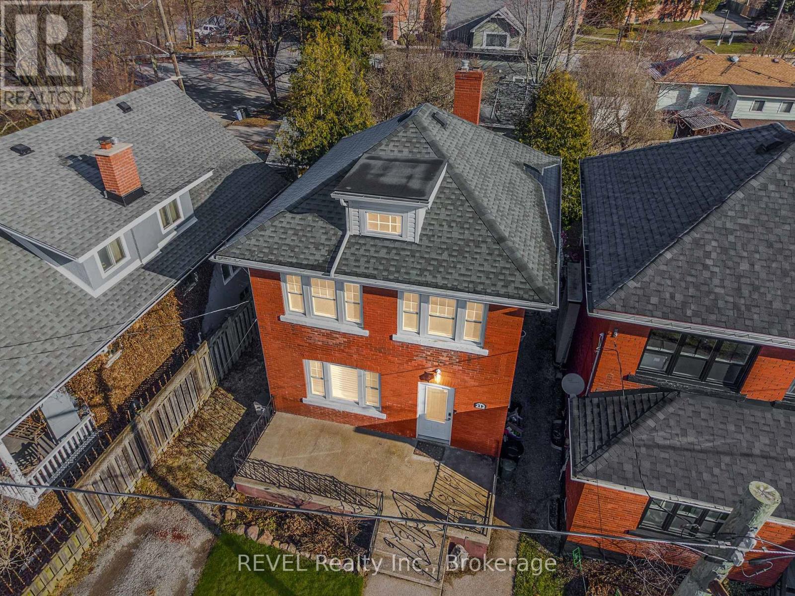 212 Maple Avenue, Welland, Ontario  L3C 5G5 - Photo 7 - X12918936