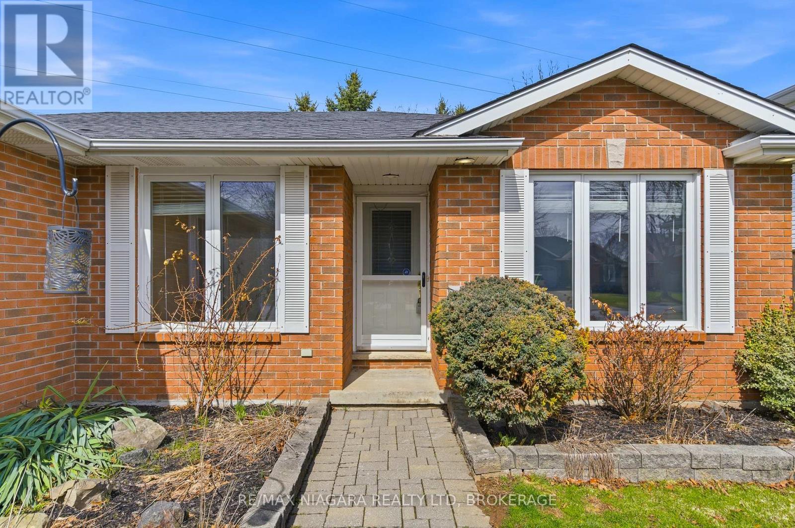 7865 Bishop Avenue, Niagara Falls, Ontario  L2H 3C6 - Photo 3 - X12918948