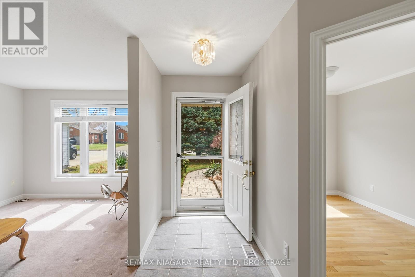 7865 Bishop Avenue, Niagara Falls, Ontario  L2H 3C6 - Photo 5 - X12918948